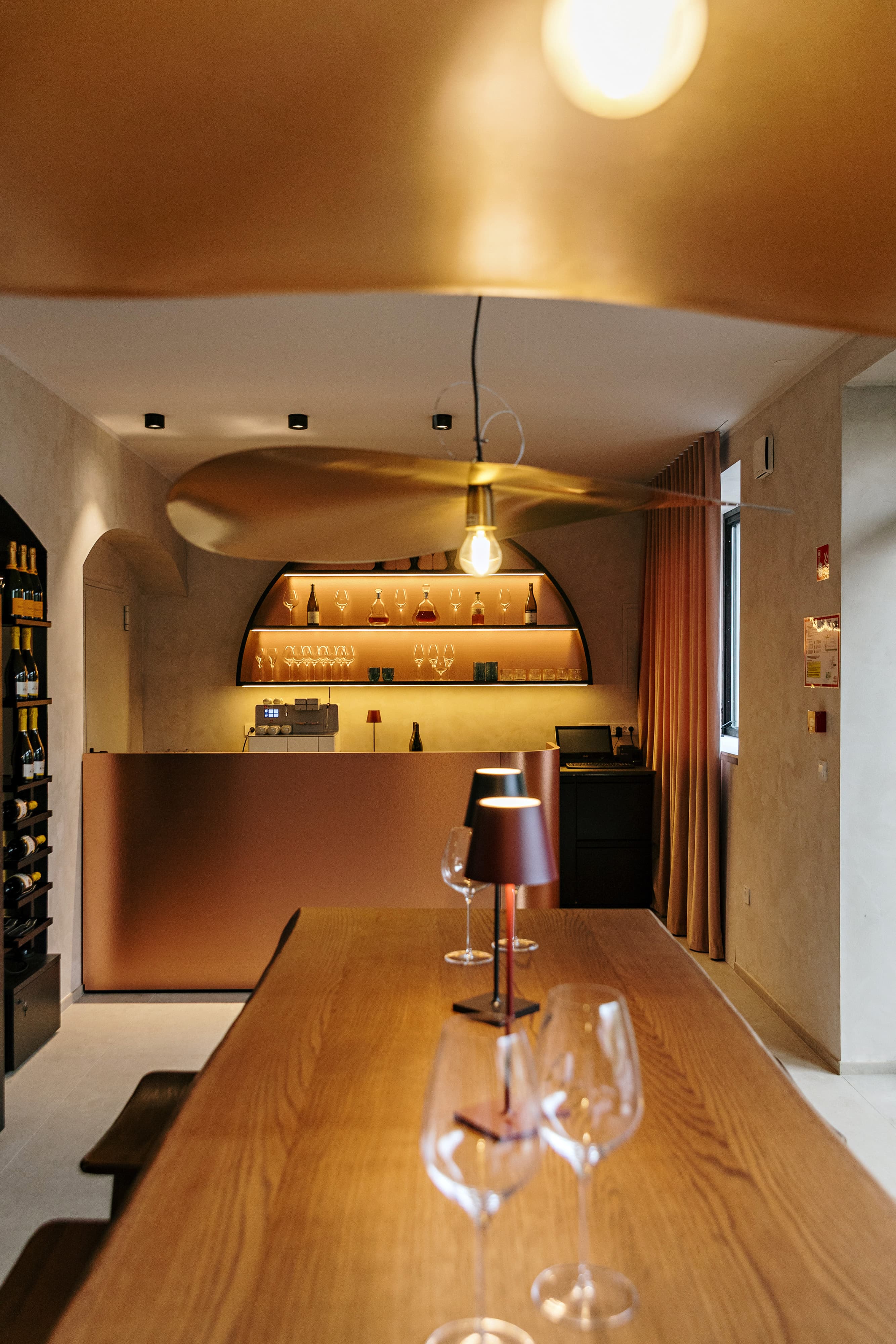 Winebar and table
